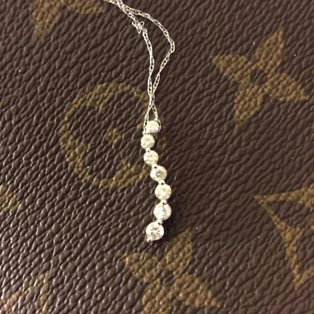 TRADED 10K W/GOLD & 7 REAL DIAMONDS PENDANT W/14K